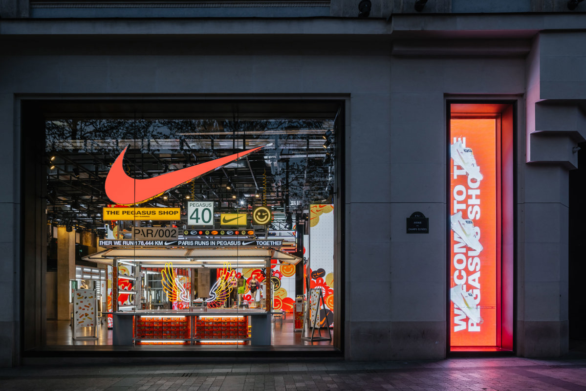 Nike House of Innovation - Pegasus 40 Campaign Window Shop Front shot in the evening 